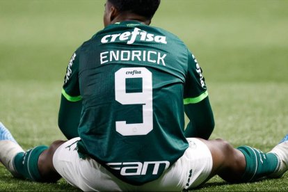 Endrick durante un partido con su club actual, el Palmeiras.