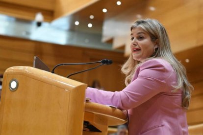 La secretaria primera del Senado, Eva Ortiz, interviene durante una sesión de control al Gobierno, en el Senado, a 6 de marzo de 2024,