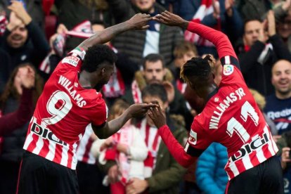 Iñaki Williams y Nico celebran un gol con el Athletic de Bilbao. (FOTO:  Juan Manuel Serrano Arce)