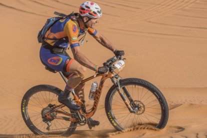 El ciclista Abraham Olano en la Titan Desert Morocco