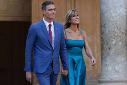 Begoña Gómez, junto a su esposo, en una visita a La Alhambra.