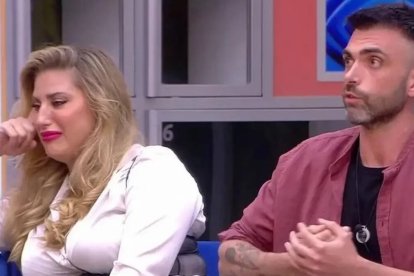 Zeus Montiel (a la derecha) reactivó su nombre con Susana Bianca (a la izquierda) en Telecinco pero este lunes promocionó single en Antena 3.