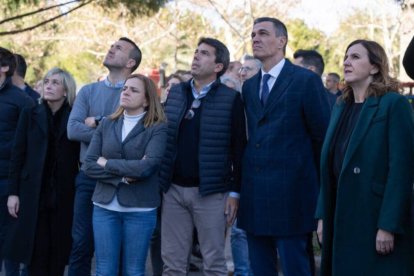 Pedro Sánchez visita el incendio de Valencia