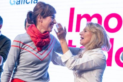 Marta Lois y Yolanda Díaz durante uno de los actos de campaña de Sumar para las recientes elecciones en Galicia.