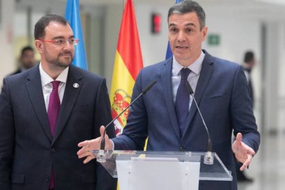 Pedro Sánchez en el hospital de Asturias