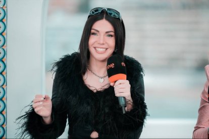 Inés Hernand durante la presentación de la primera semifinal del Benidorm Fest.