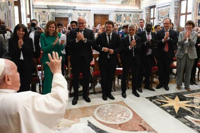 María José Catalá con el resto de alcaldes de ciudades europeas recibidos por el Papa