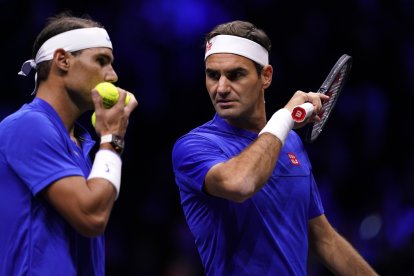 Nadal y Federer, jugando juntos la Tennis Laver Cup, en 2022.