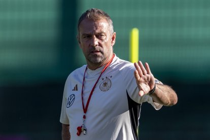 Hansi Flick durante un entrenamiento con Alemania.