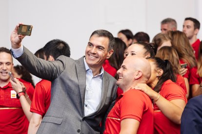 Pedro Sánchez con los deportistas olímpicos