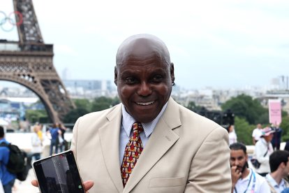 Carl Lewis, mito olímpico, está en París