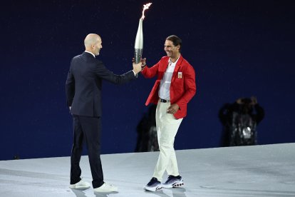 Intercambio 'madridista' del fuego olímpico