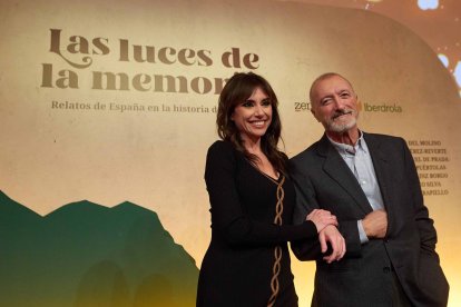 Arturo Pérez-Reverte, junto a Marta Flich, en una imagen de archivo.