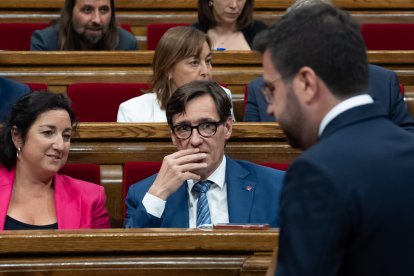 Salvador Illa, en su escaño del Parlamento de Cataluña.