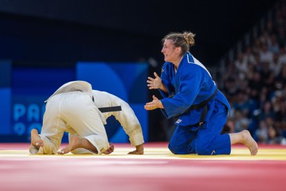 Michaela Polleres (de azul) celebra su bronce ganado a la española Ai Tsunoda Roustant