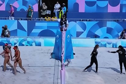 Un usuario de X sube esta instantánea del partido España-Egipto de voley playa.