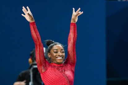 Simone Biles ya tiene tres oros en París