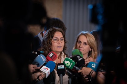 La consellera de la Presidència, Laura Vilagrà (i), y la consellera d'Economia i Hisenda, Natàlia Mas (d), atienden a los medios de comunicación sobre mejoras de la financiación autonómica.  Europa Press
(Foto de ARCHIVO)
25/10/2023