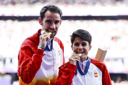Gold medalists Maria Perez and Alvaro Martin of Spain pose after Marathon Race Walk Relay Mixed of the Athletics on Stade de France during the Paris 2024 Olympics Games on August 7, 2024 in Paris, France.