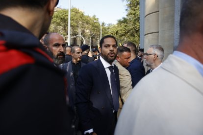 El presidente de VOX en el Parlament, Ignacio Garrig, durante una concentración de VOX en rechazo a la llegada de Puigdemont.