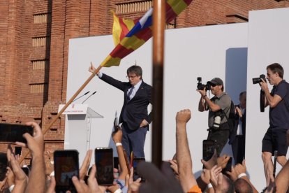 El expresidente de la Generalitat, Carles Puigdemont, antes de su intervención el pasado jueves en las calles de Barcelona.