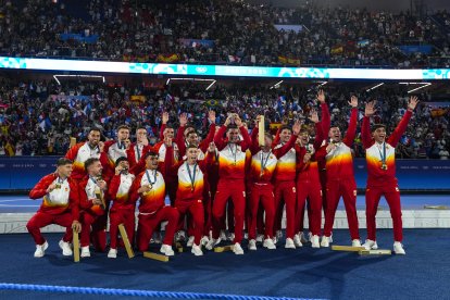 Gold Medalists of Team Spain pose on the podium during the Women’s Water Polo medal ceremony after the Women's Gold Medal match between Australia and Spain at Paris La Defense Arena during the Paris 2024 Olympics Games on August 10, 2024 in Paris, France.
Alvaro Diaz / AFP7 / Europa Press
10/8/2024 ONLY FOR USE IN SPAIN