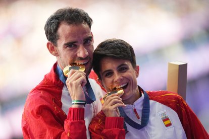 10 August 2024, France, Saint-Denis: Spain's Gold medalist Jordan Alejandro Diaz Fortun celebrates on the podium during the Men's Triple Jump medal ceremony on day fifteen of the Olympic Games Paris 2024 at Stade de France Photo: Michael Kappeler/dpa
10/8/2024 ONLY FOR USE IN SPAIN