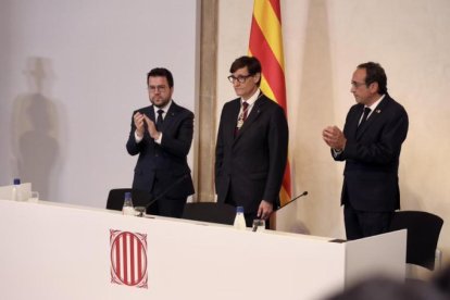 Salvador Illa en su toma de posesión sin bandera de España