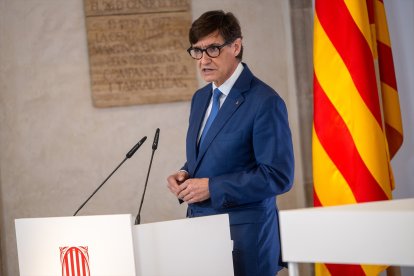 El presidente de la Generalitat, Salvador Illa, interviene durante el acto de toma de posesión del Govern catalán.