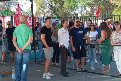 Plantilla concentrada a las puertas de la empresa durante la jornada de huelga
CCOO
25/7/2024