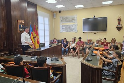 El Alcalde Marcos Zaragoza recibe a los niños y niñas saharauis