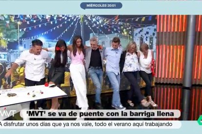 Los colaboradores de "Más vale tarde" se despidieron bailando