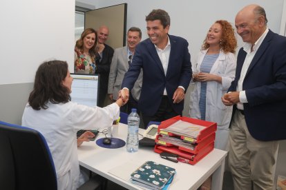 El jefe del Consell, Carlos Mazón, durante una visita a un centro sanitario de la Comunitat Valenciana