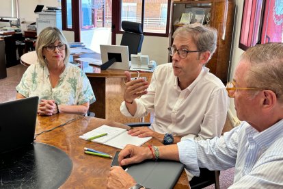 Sebastián Fernández, secretario autonómico de Vivienda, ha visitado hoy Santa Pola para avanzar en los planes de creación de vivienda pública en el suelo cedido por el Ayuntamiento, a través del Plan VIVE de la Generalitat Valenciana.