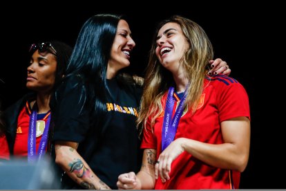 Jenni Hermoso y Misa, jugadoras de la selección española femenina