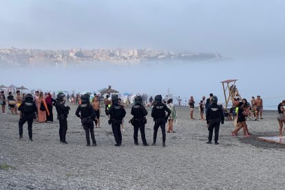 Intervención en la playa del Tarajal, en Ceuta.