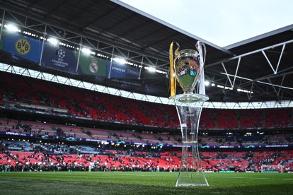 La Champions League cambia himno y formato, pero no trofeo