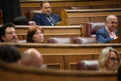 El exministro de Transportes y exdiputado del PSOE, José Luis Ábalos, en su asiento como diputado del Grupo Mixto en el Congreso.