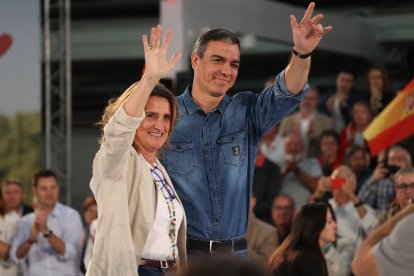 Pedro Sánchez y Teresa Ribera durante un acto de campaña del PSOE para las pasadas elecciones europeas.