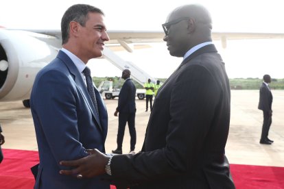 El presidente del Gobierno, Pedro Sánchez, es recibido por el presidente de la República del Senegal, Bassirou Diomaye Faye.