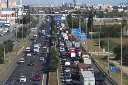 Filas de automóviles en una autovía