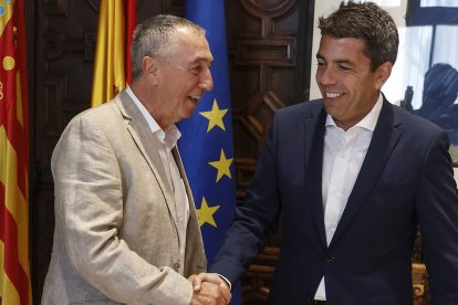 El síndic de Compromís, Joan Baldoví, y el president de la Generalitat, Carlos Mazón.