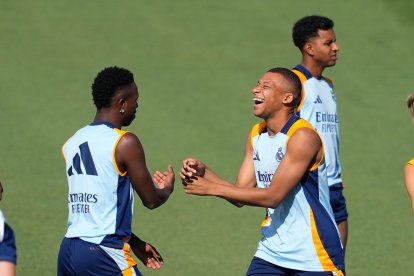 Kylian Mbappé y Vinicius, durante un entrenamiento del Real Madrid.