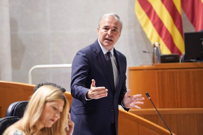 El presidente de Aragón, Jorge Azcón, durante una sesión en las Cortes.