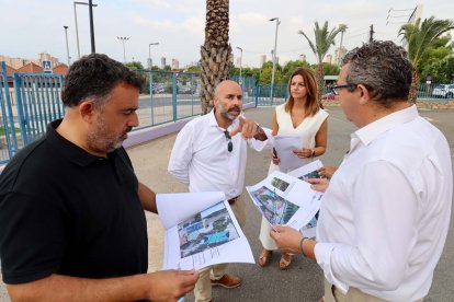 El alcalde Toni Pérez y la concejal de Educación, Maite Moreno, han visitado algunos centros escolares junto a otros ediles de la Corporación