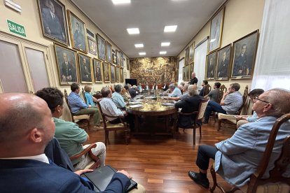 Jornada 'El curso del cambio', organizada por ESdiario en el Ateneo de Valencia