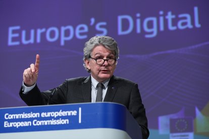 (200219) -- BRUSSELS, Feb. 19, 2020 (Xinhua) -- Thierry Breton, European Commissioner for Internal Market, speaks during a press conference at the EU headquarters in Brussels, Belgium, Feb. 19, 2020. The European Commission on Wednesday unveiled its ideas and actions for a digital transformation, the data strategy and the policy options for the development of Artificial Intelligence (AI).
Europa Press/Contacto/Zheng Huansong
(Foto de ARCHIVO)
19/2/2020