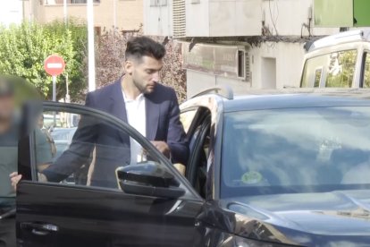 Rafa Mir sale del Juzgado de Llíria en libertad con medidas cautelares tras declarar por una presunta agresión sexual