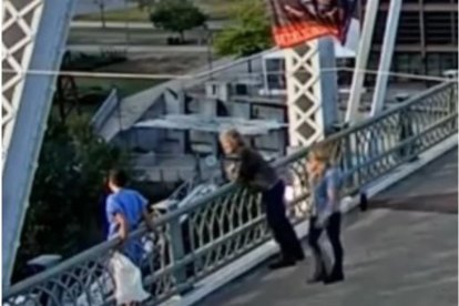 Bon Jovi, ayudando a una mujer en un puente de Nasville