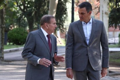 Pedro Sánchez con Edmundo González